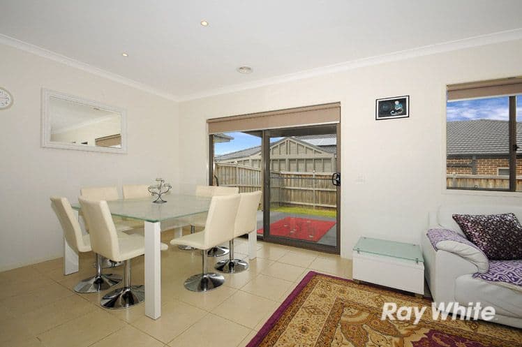 21 Autumn Fields Drive, Cranbourne North VIC 3977, Cranbourne North - Thumbnail 3
