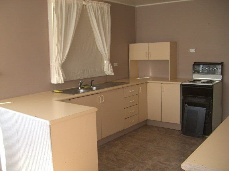 11 Napier Street, CONDOBOLIN NSW 2877, Condobolin - Thumbnail 2