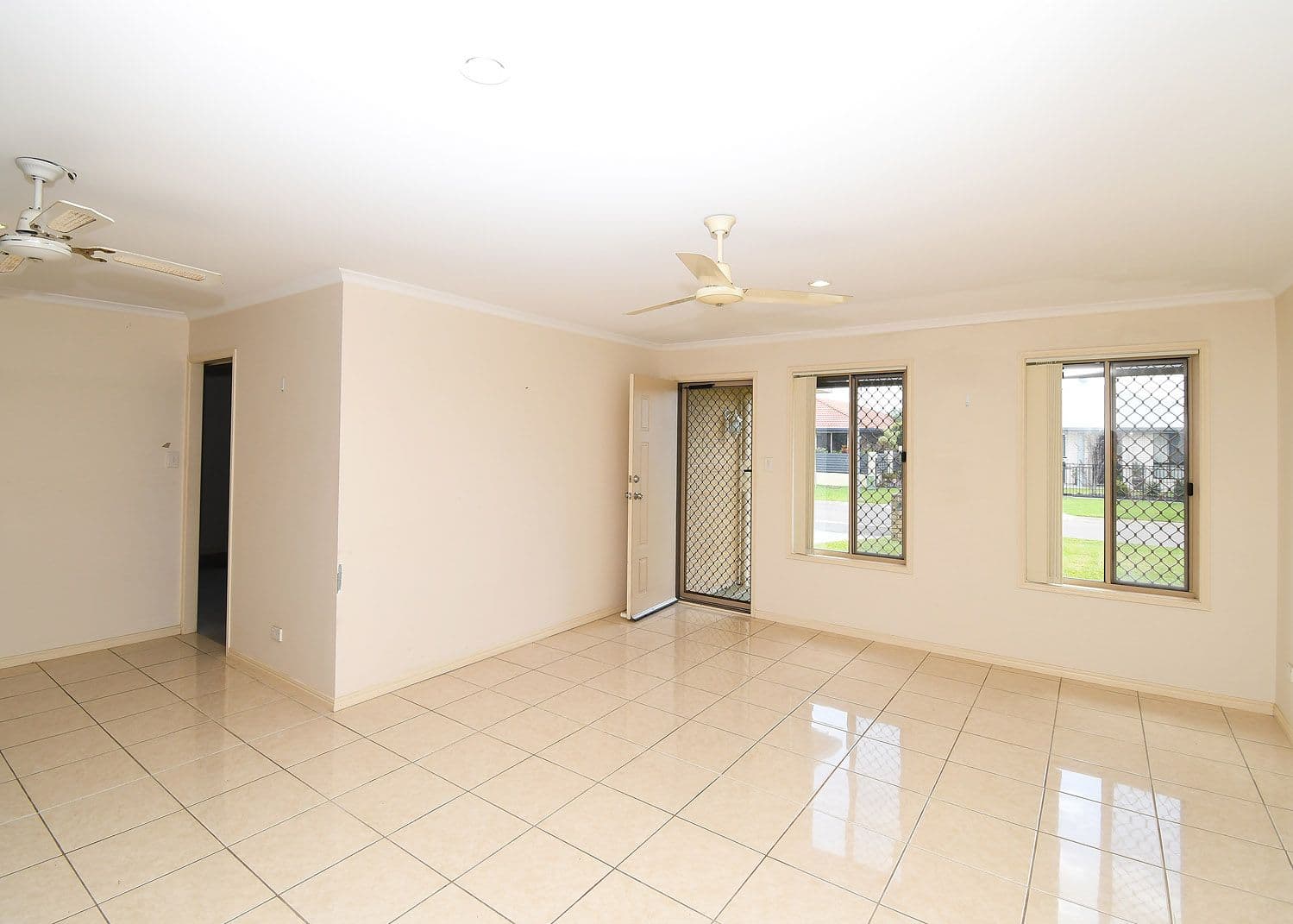 7 Dory Drive, Point Vernon QLD 4655, Point Vernon - Thumbnail 2