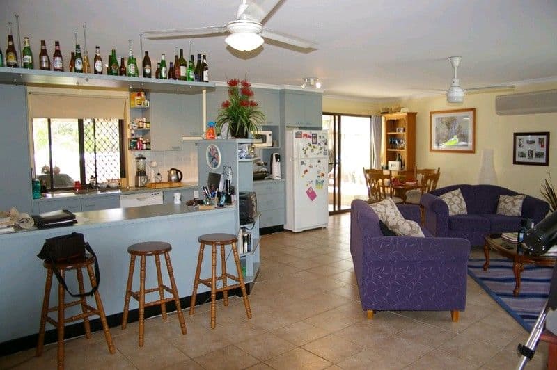4 Delvene Court, DECEPTION BAY QLD 4508, Deception Bay - Thumbnail 2