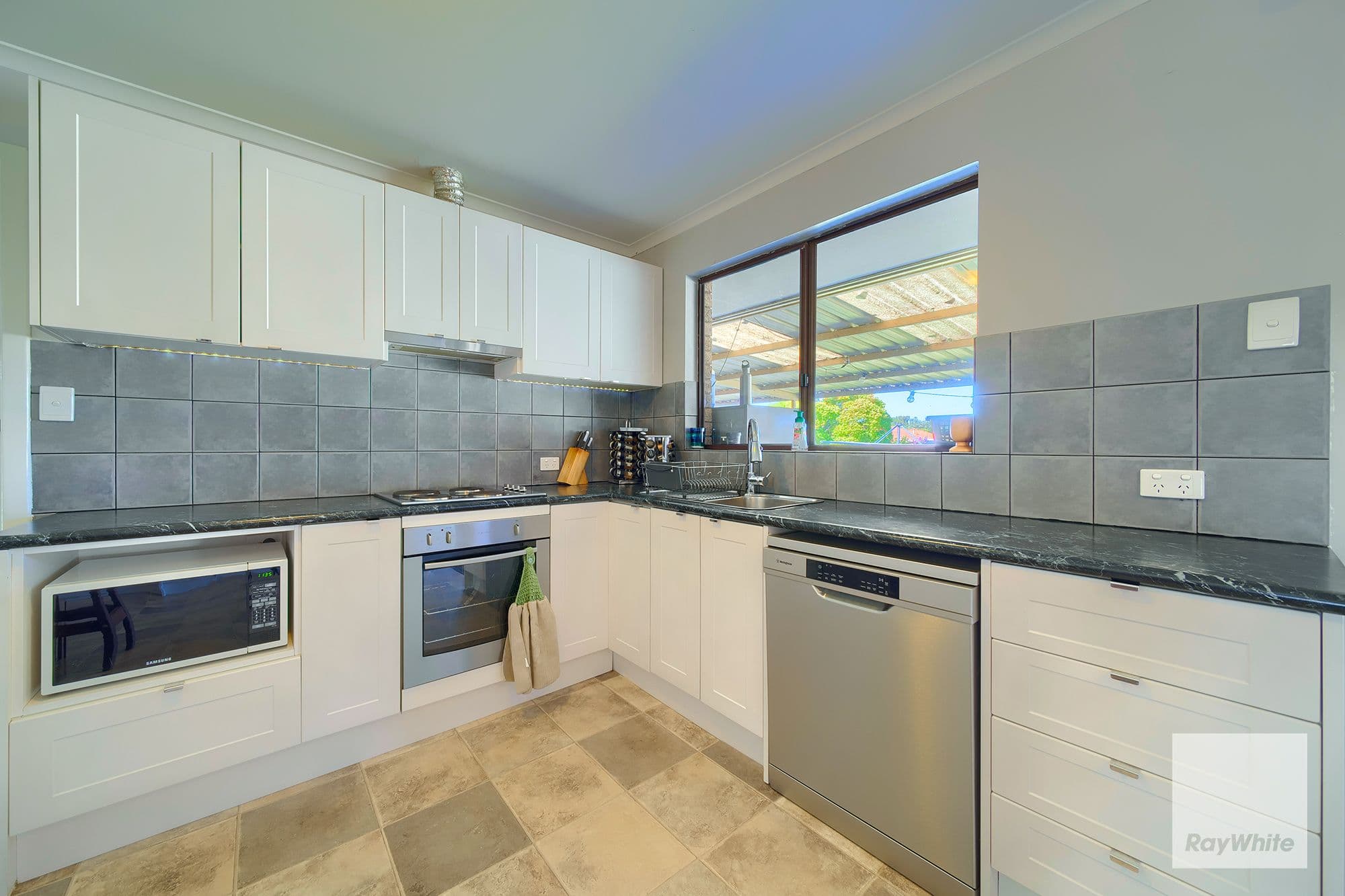 8 Sierra Crescent, Orana WA 6330, Orana - Thumbnail 6
