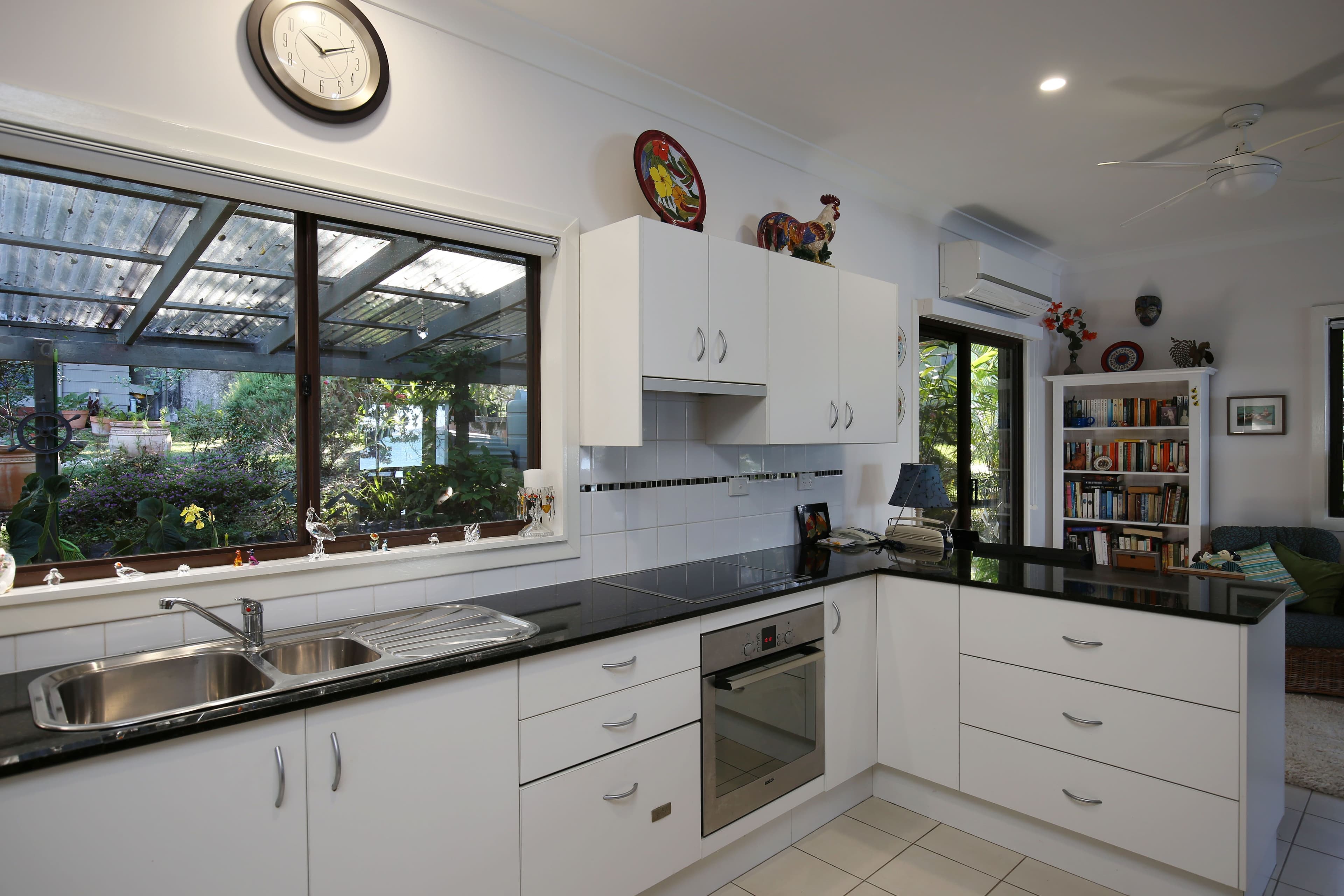 184 Cove Boulevard, North Arm Cove - Thumbnail 4