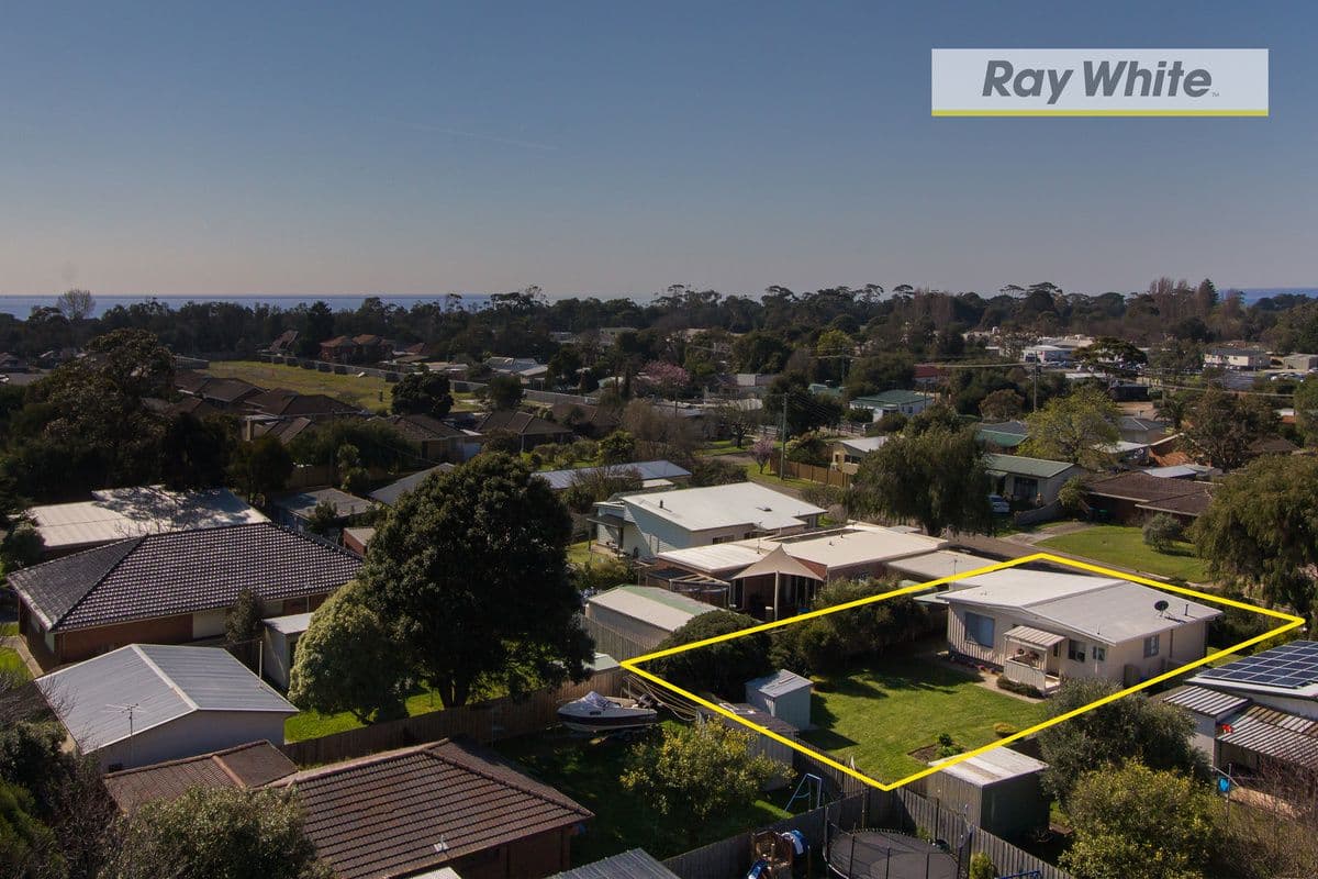 8 Ronlyn Street, Capel Sound VIC 3940, Capel Sound - Thumbnail 2