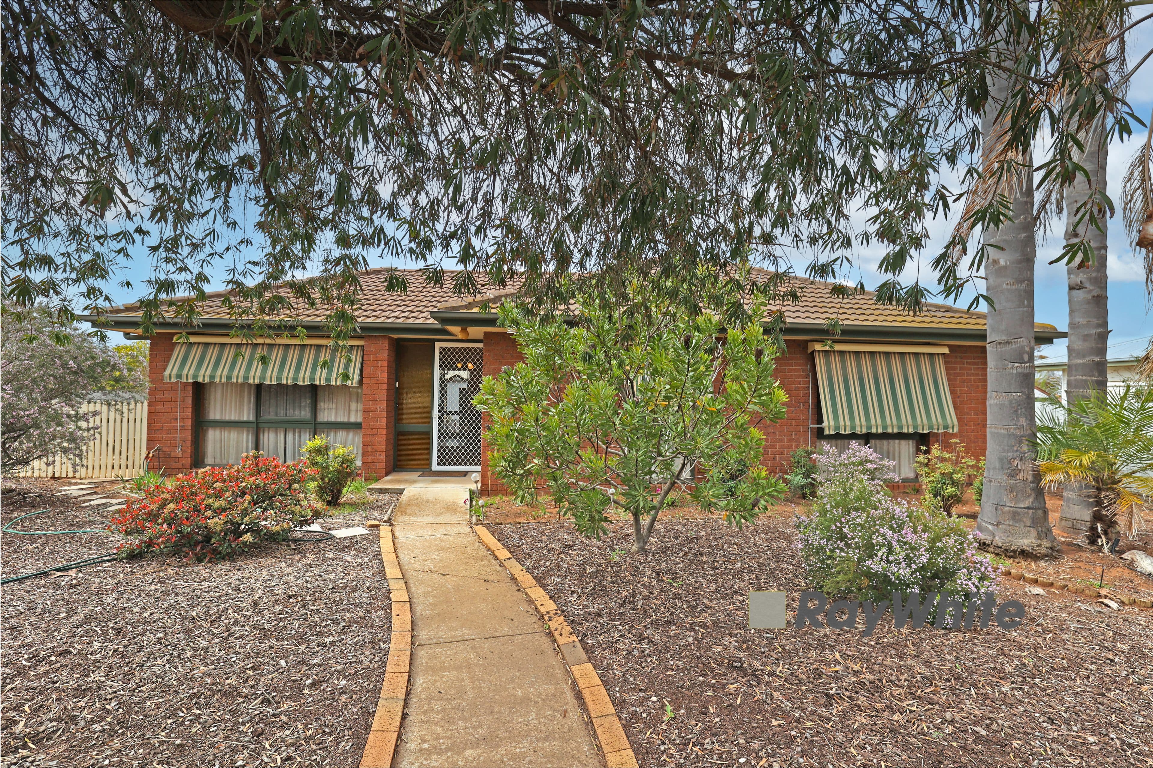 21 Martin Avenue, Ouyen VIC 3490, Ouyen - Image 1