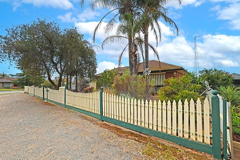 21 Martin Avenue, Ouyen VIC 3490, Ouyen - Thumbnail 2