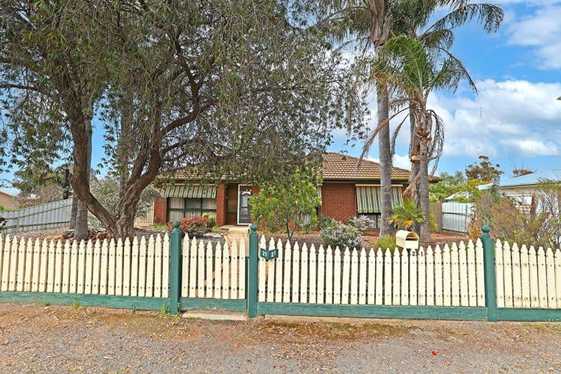 21 Martin Avenue, Ouyen VIC 3490, Ouyen - Thumbnail 3