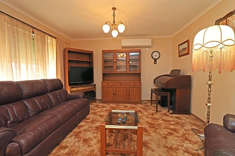 21 Martin Avenue, Ouyen VIC 3490, Ouyen - Thumbnail 5