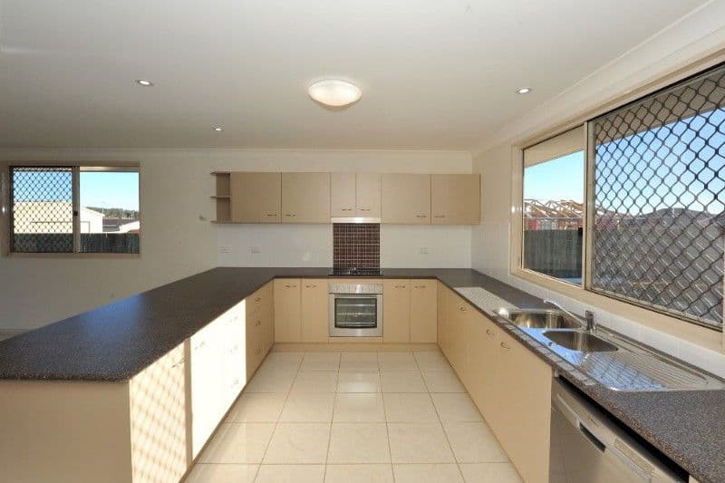 9 Krefter Crescent, HIGHFIELDS QLD 4352, Highfields - Thumbnail 6