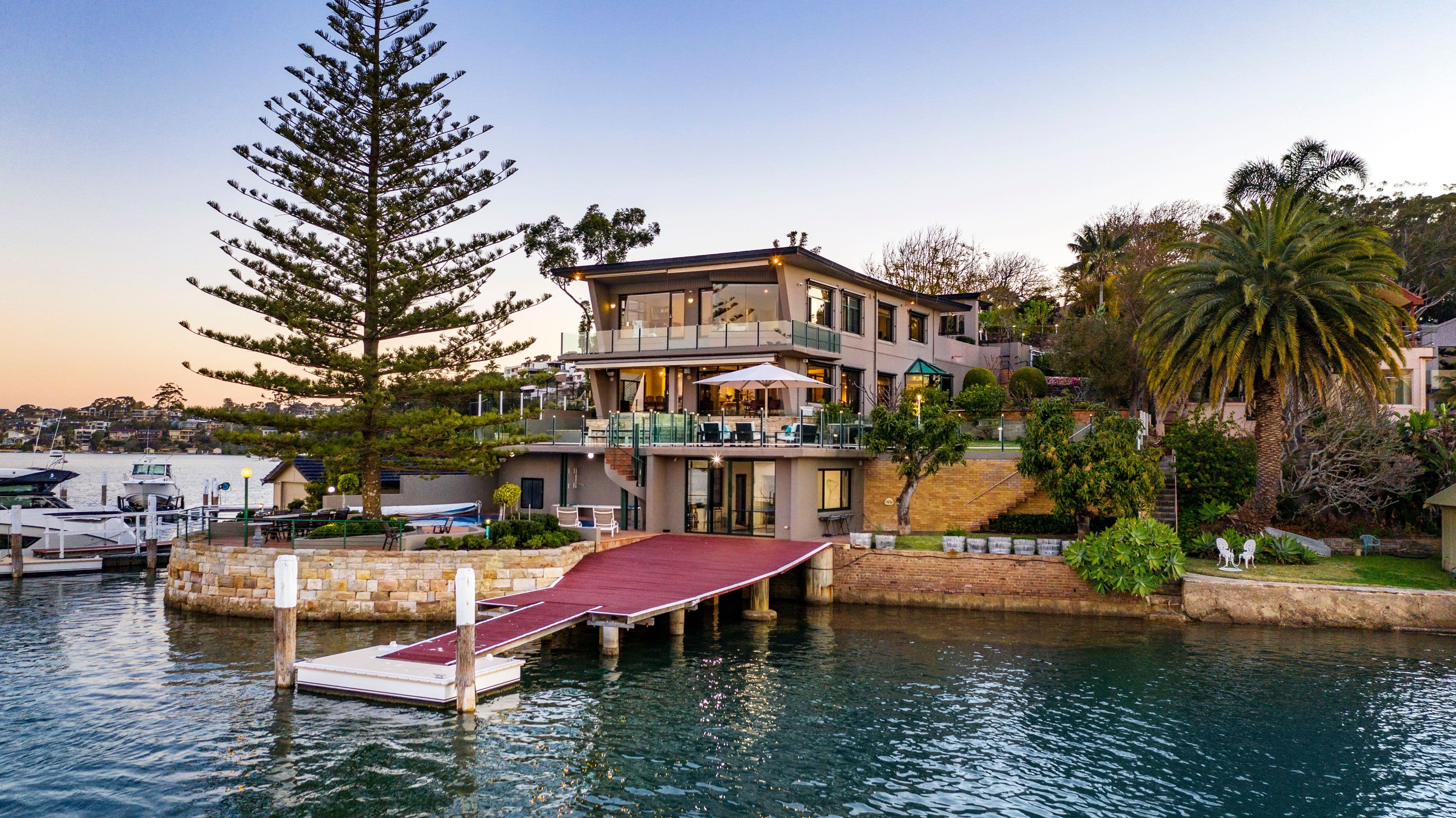 5 Boorroo Street, Kangaroo Point - Image 1