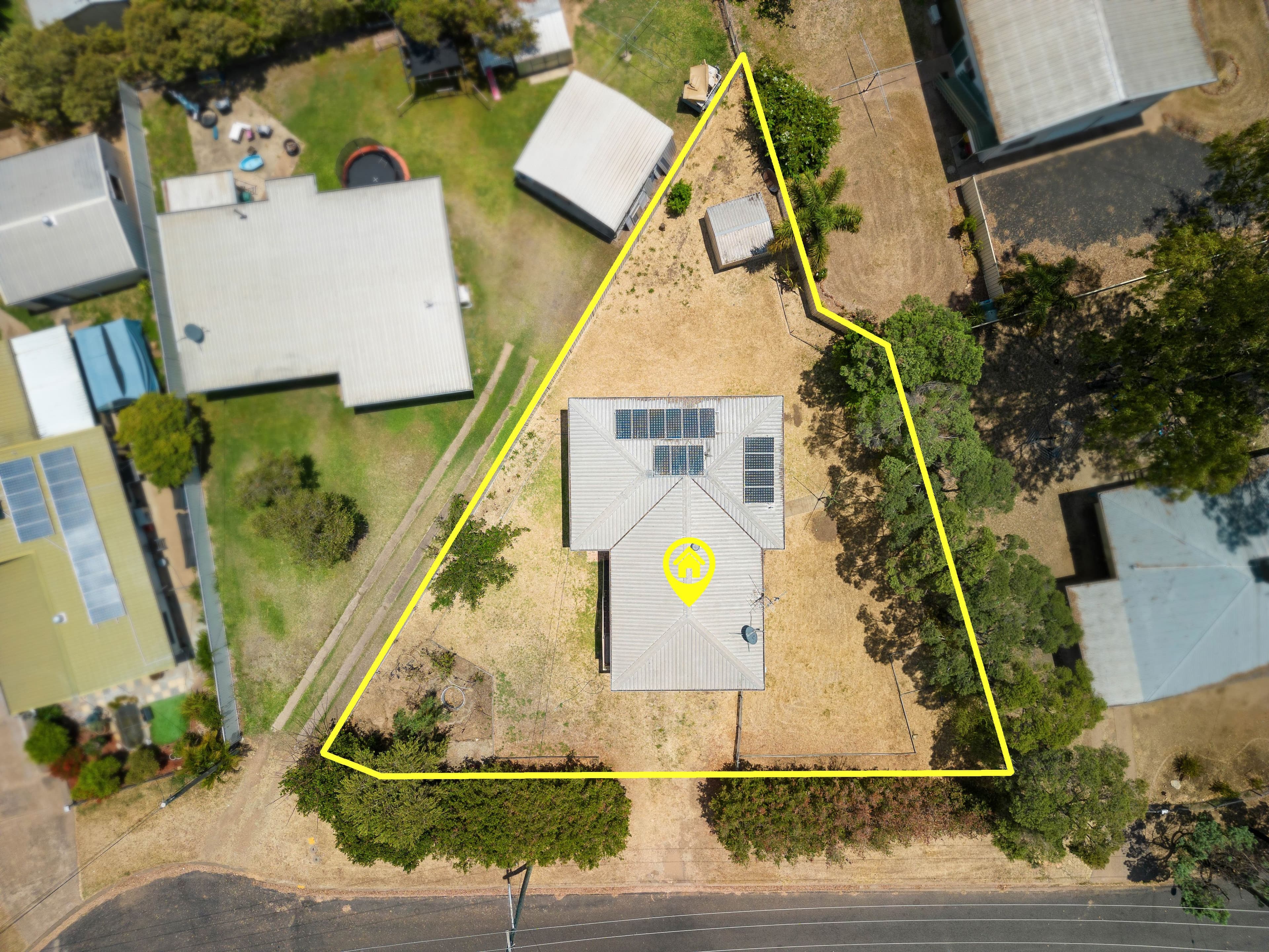 18 Martin Place, Emerald QLD 4720, Emerald - Thumbnail 2