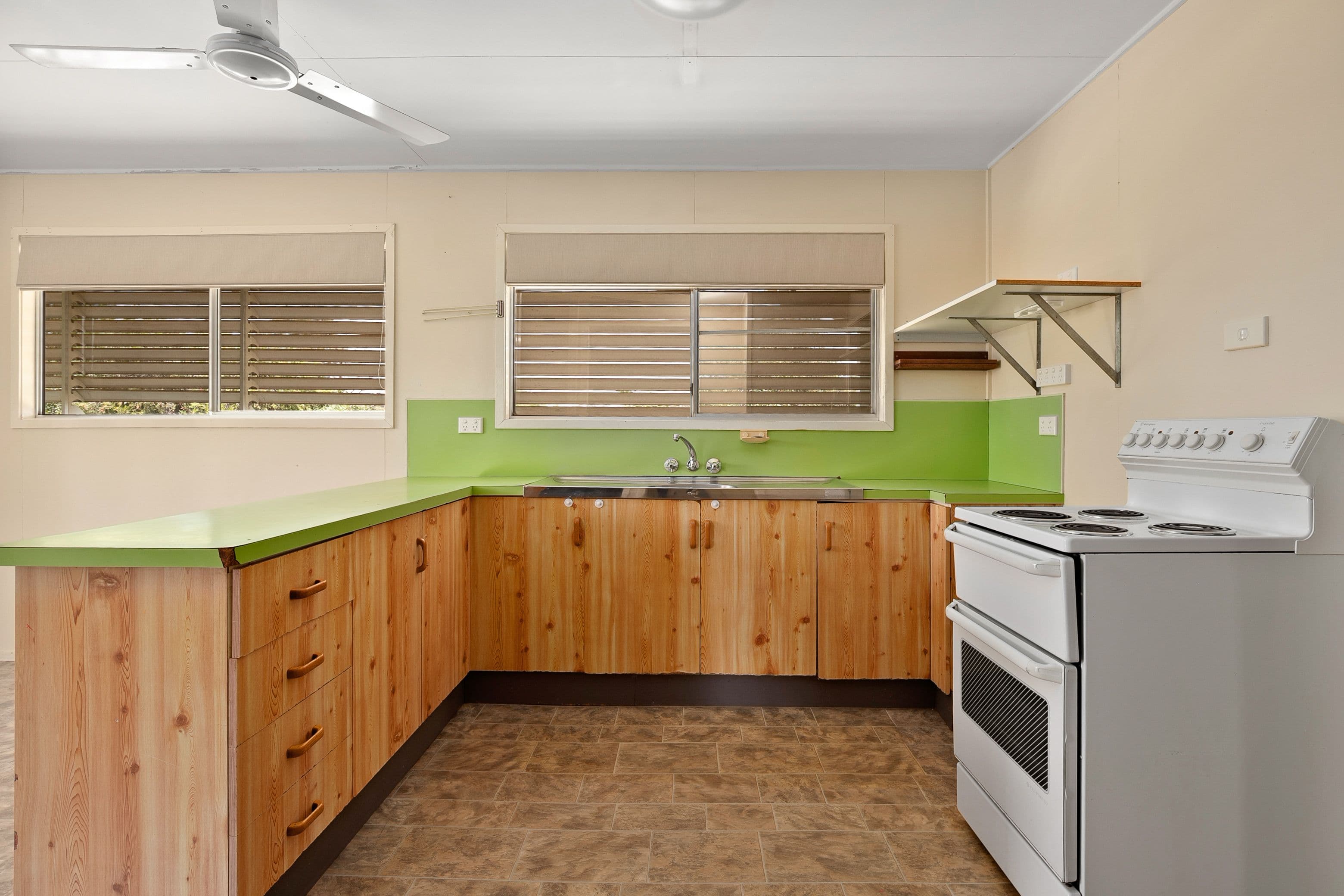 18 Martin Place, Emerald QLD 4720, Emerald - Thumbnail 3