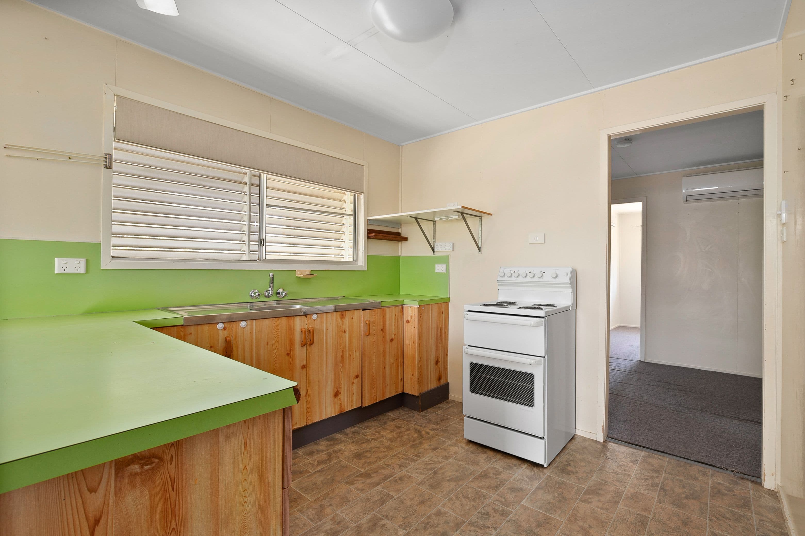 18 Martin Place, Emerald QLD 4720, Emerald - Thumbnail 4