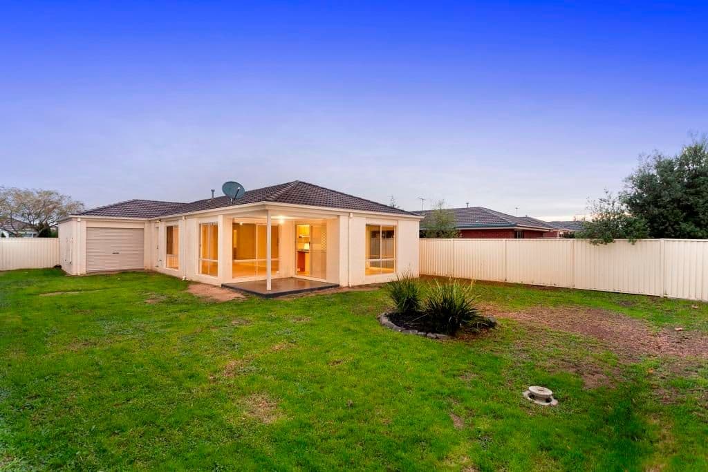 35 Arlington Way, Point Cook VIC 3030, Point Cook - Thumbnail 2