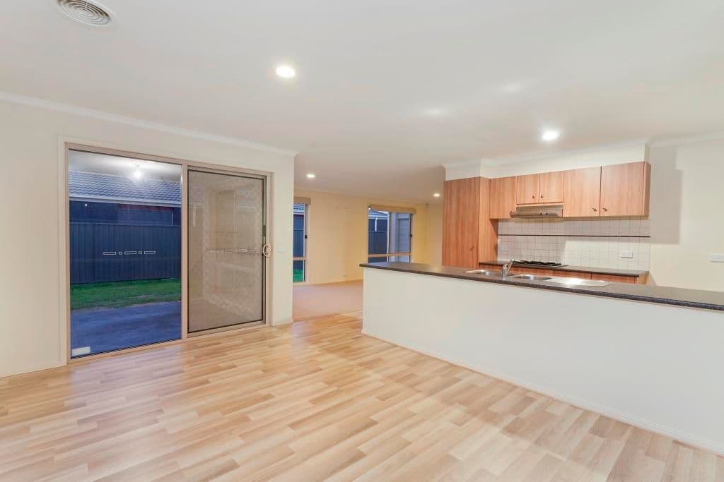 35 Arlington Way, Point Cook VIC 3030, Point Cook - Thumbnail 3