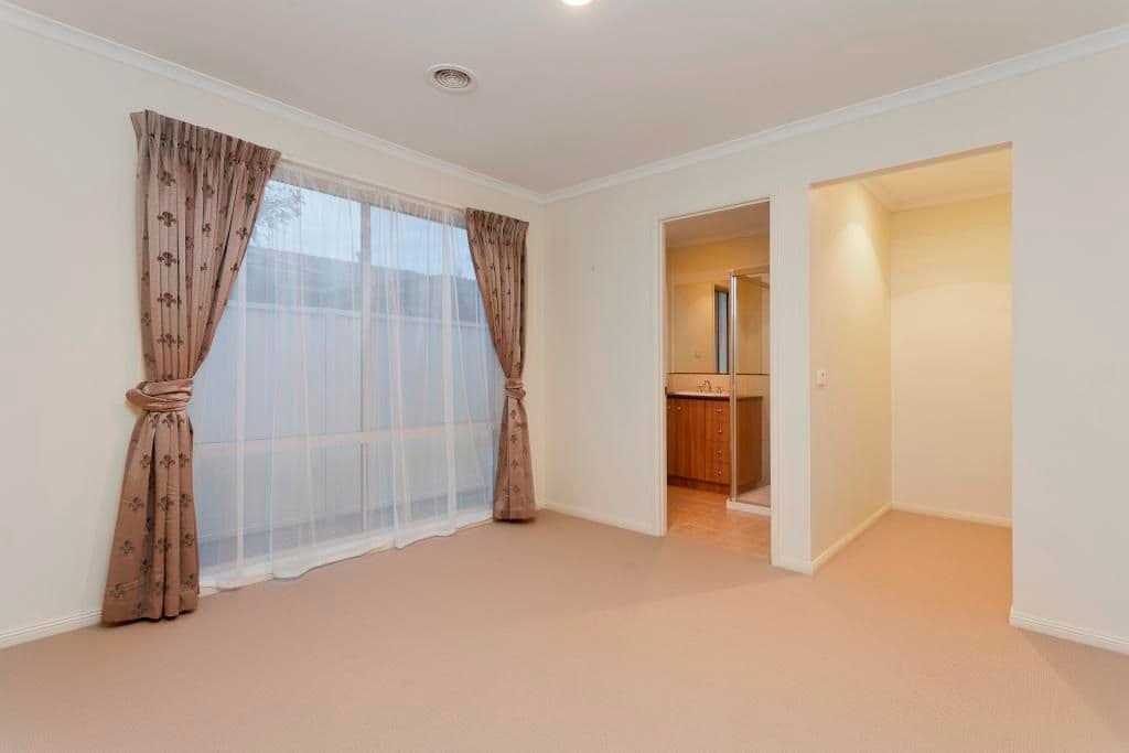 35 Arlington Way, Point Cook VIC 3030, Point Cook - Thumbnail 4
