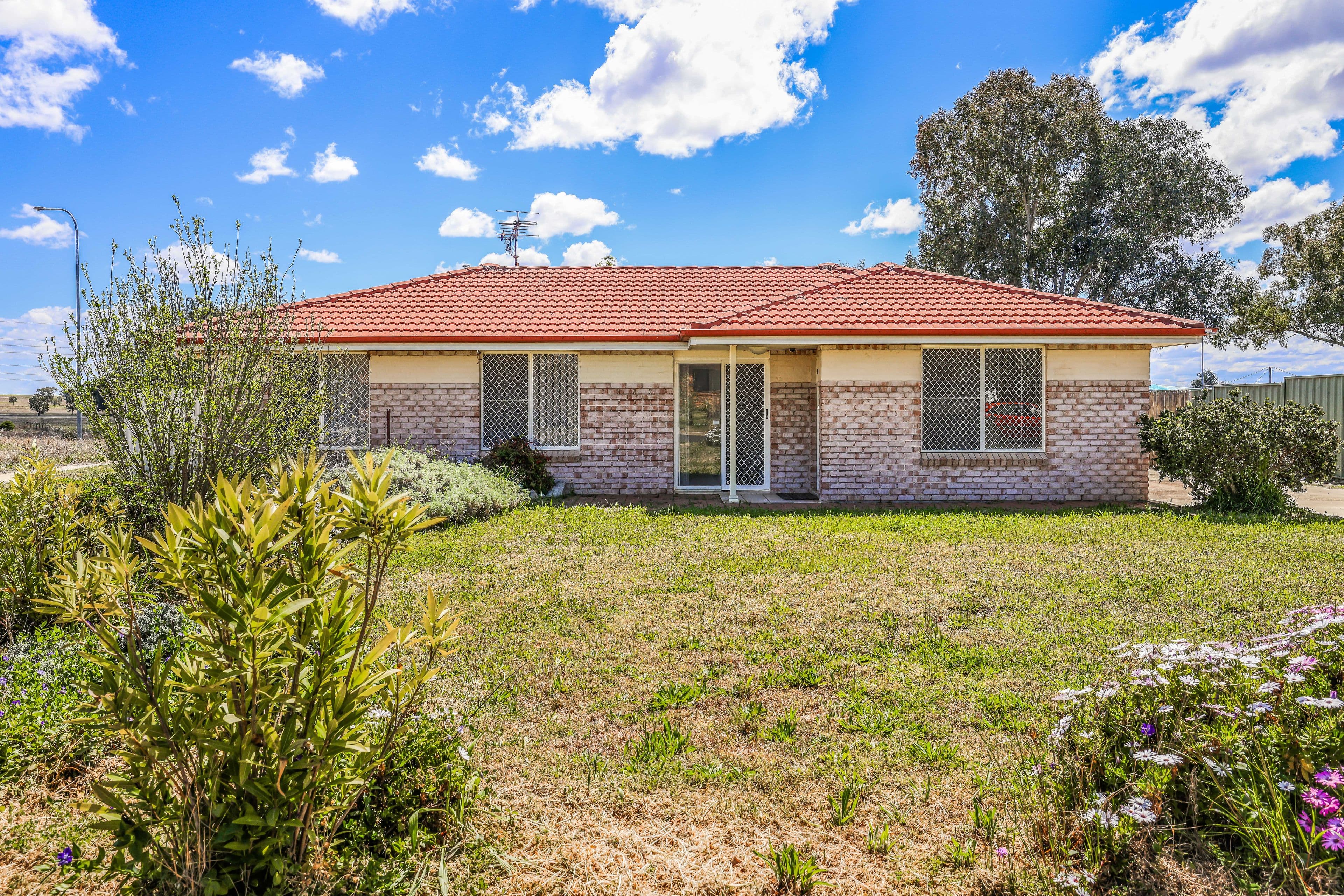 27 Flemming Crescent, Tamworth NSW 2340, West Tamworth - Image 1