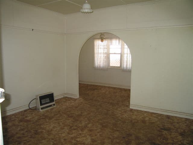 25   Doncaster Street, NEWTOWN QLD 4350, Newtown - Thumbnail 2