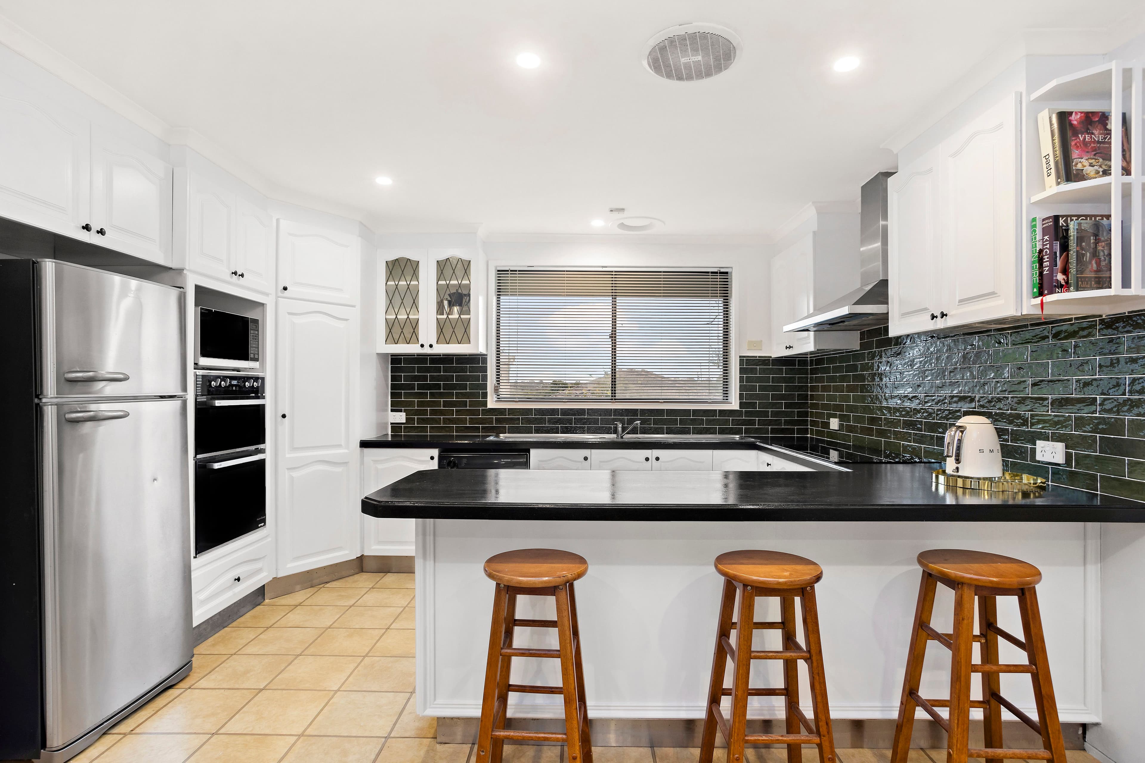7 Outlook Court, Chadstone VIC 3148, Chadstone - Thumbnail 5