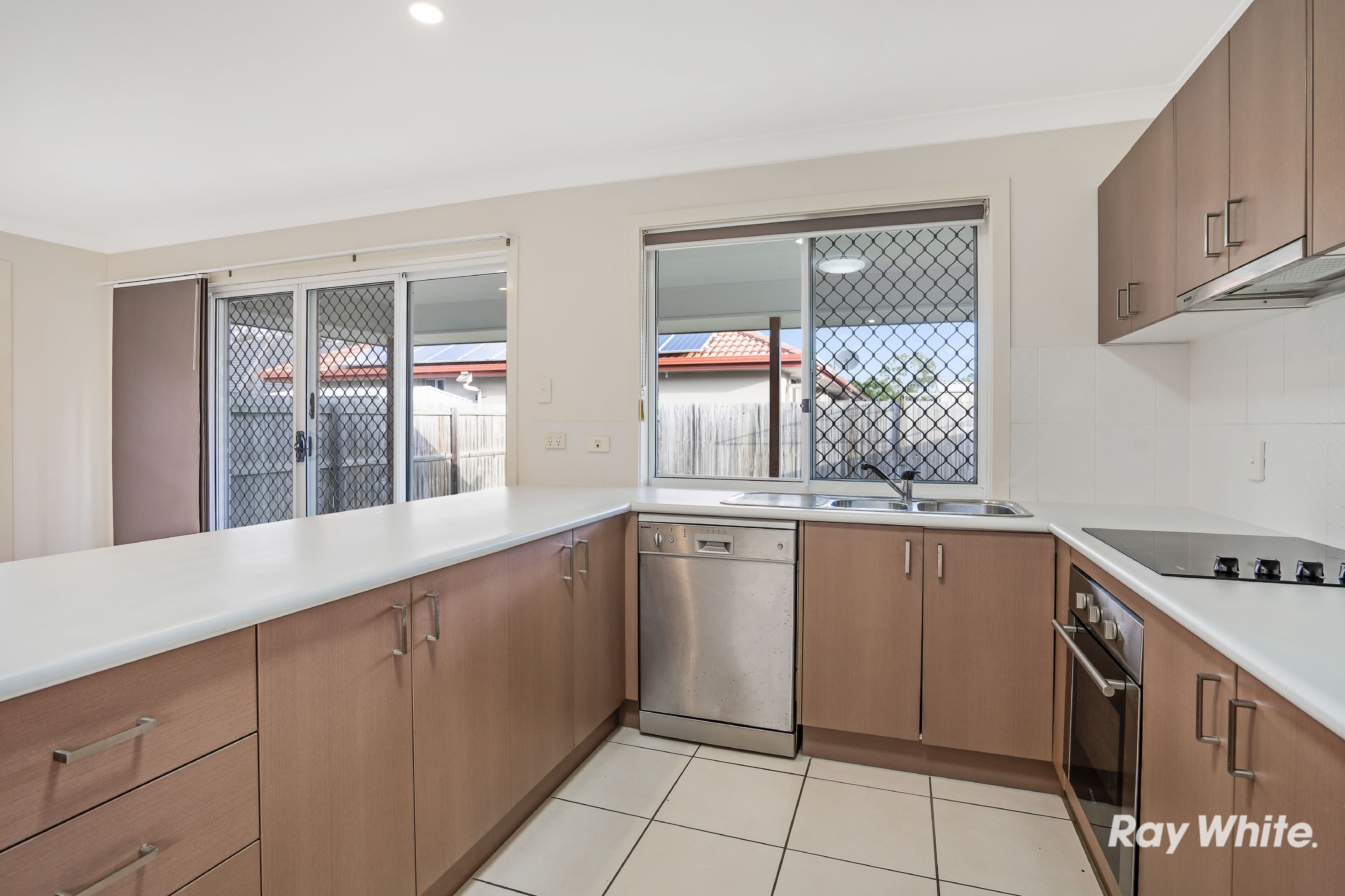 5 Kenilworth Crescent, Waterford QLD 4133, Waterford - Thumbnail 2