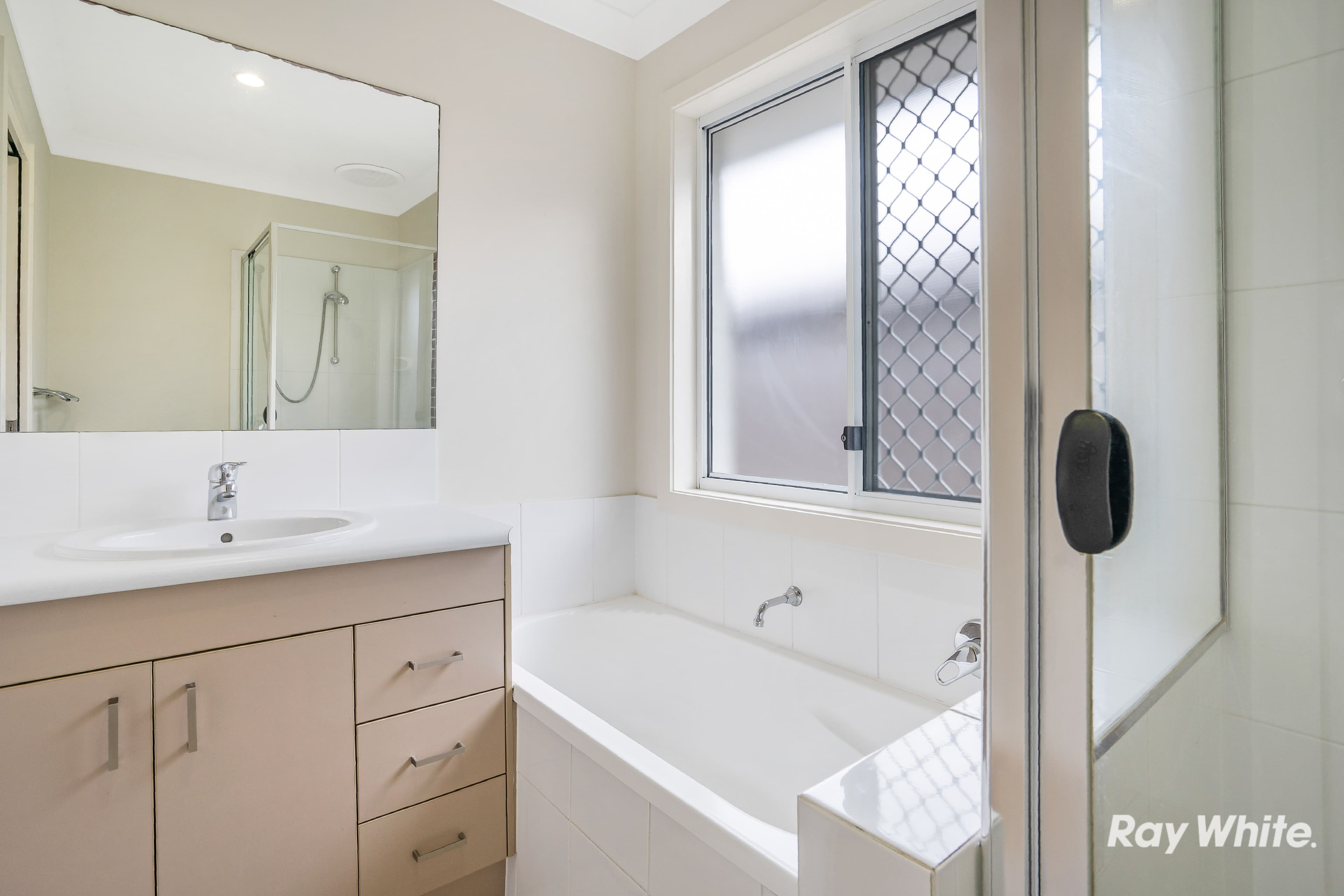 5 Kenilworth Crescent, Waterford QLD 4133, Waterford - Thumbnail 3