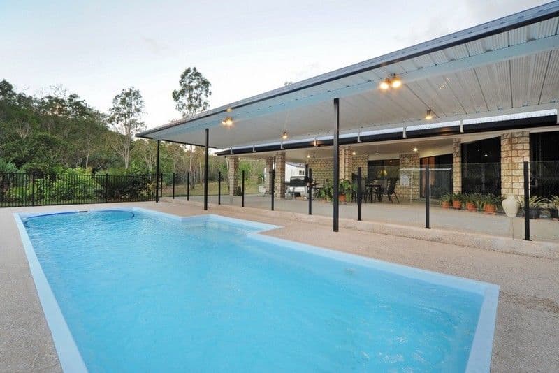 372 Paluma Road, CANNONVALE QLD 4802, Cannonvale - Thumbnail 2