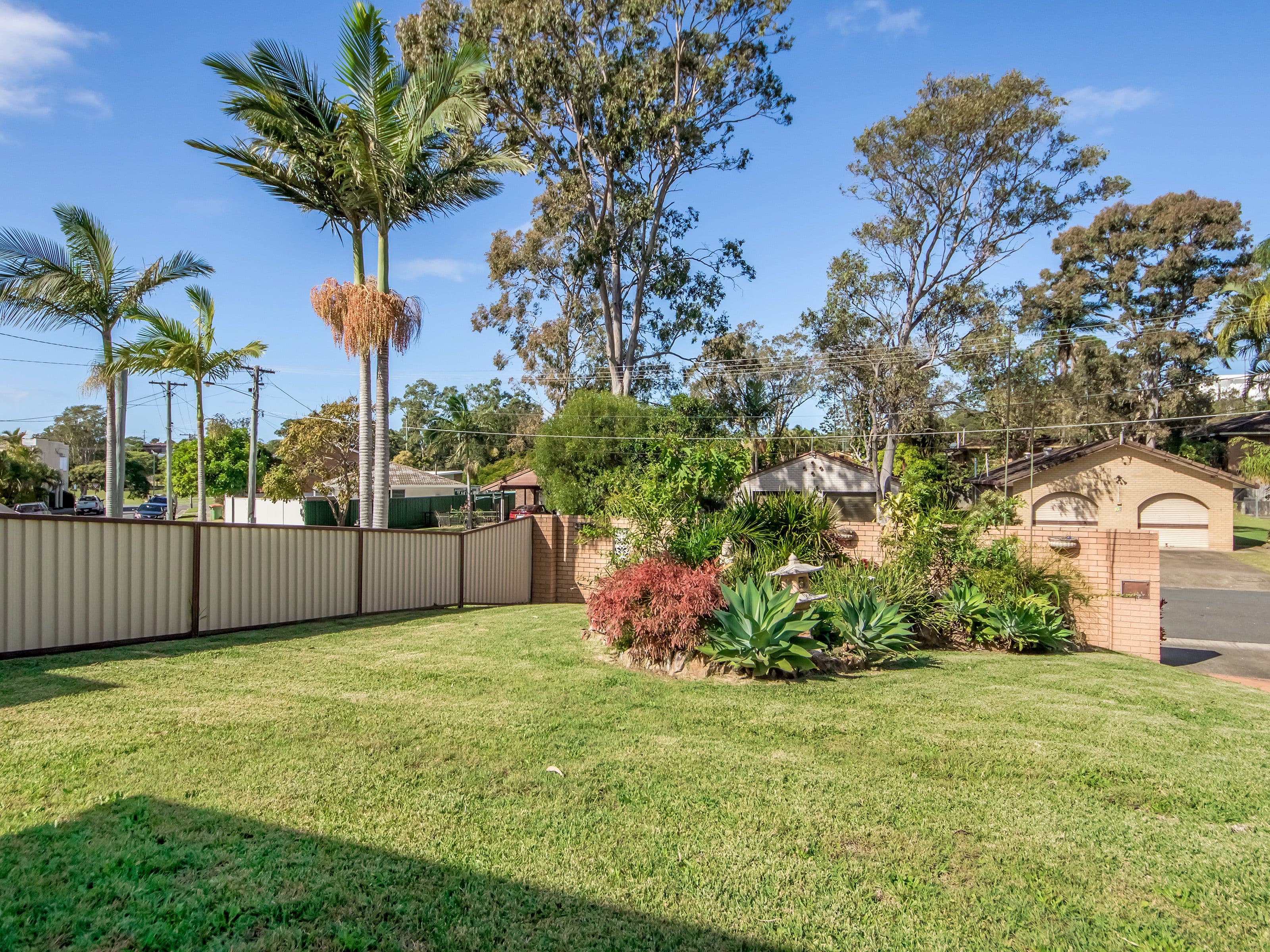 11 Enid Avenue, Southport QLD 4215, Southport - Thumbnail 2