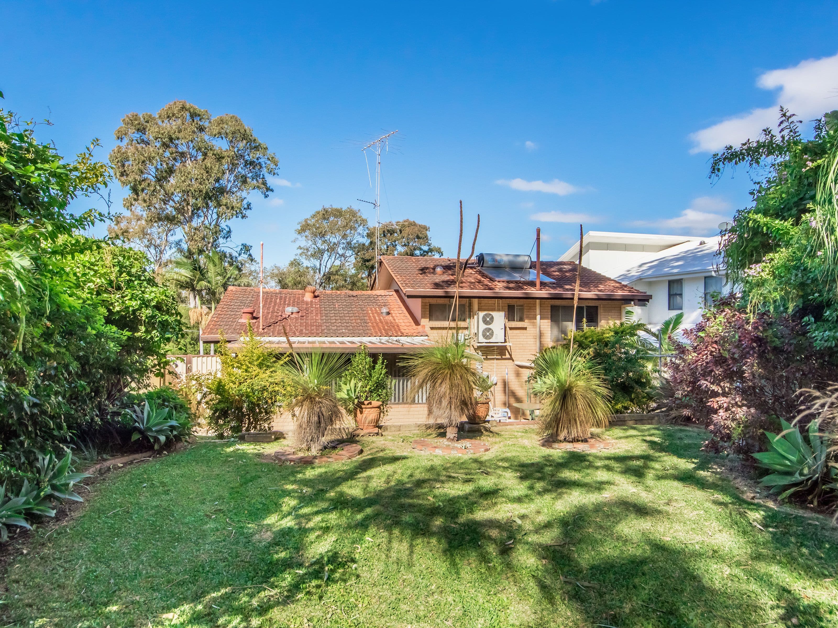 11 Enid Avenue, Southport QLD 4215, Southport - Thumbnail 3