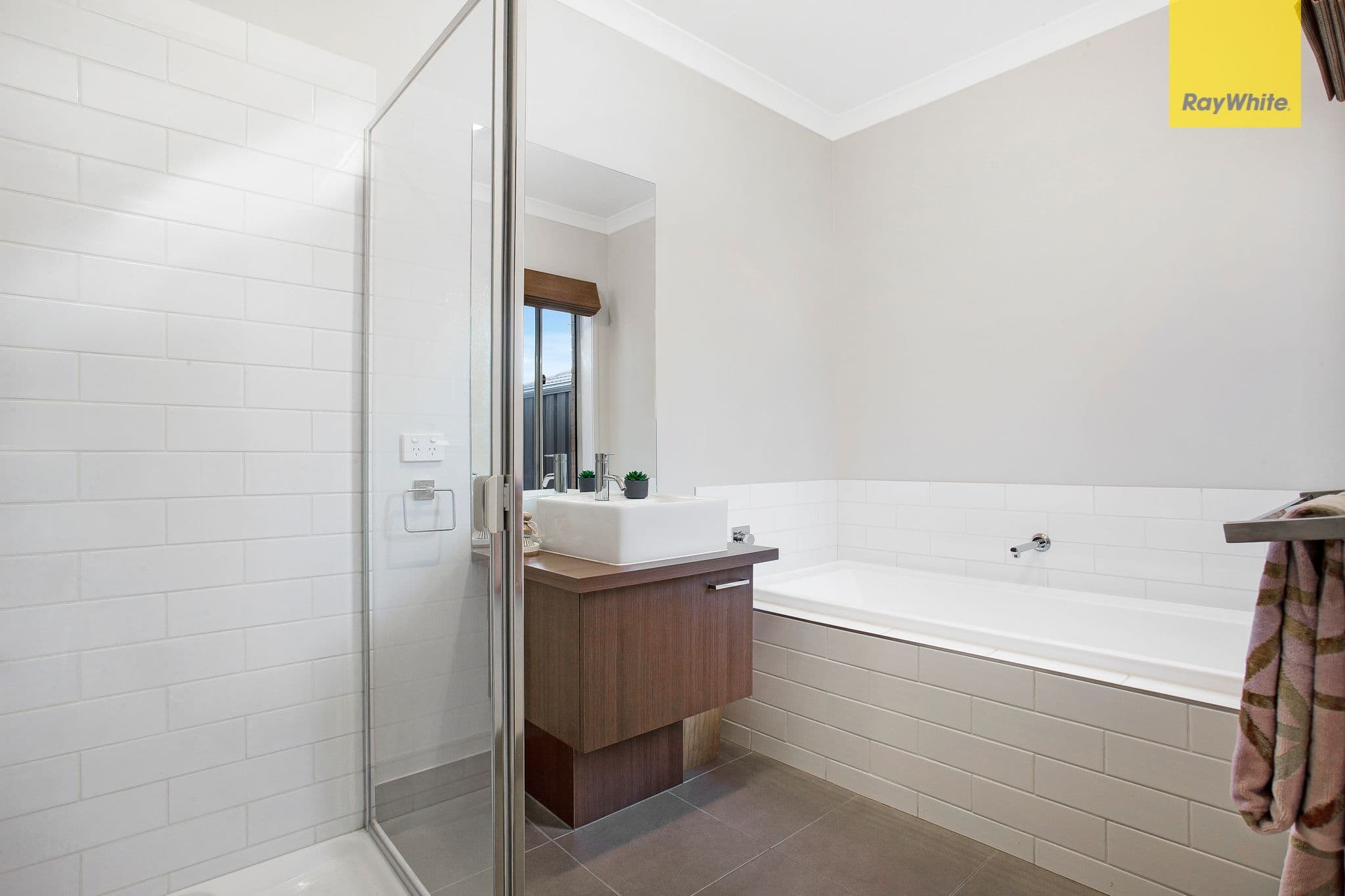 21 Riviera Drive, Hillside VIC 3037, Hillside - Thumbnail 5