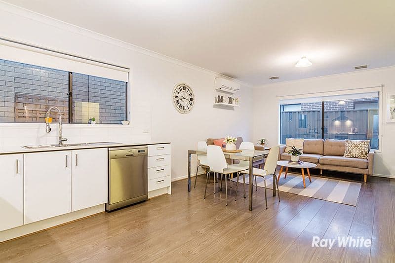 15 Canmore Street, Cranbourne East VIC 3977, Cranbourne East - Thumbnail 2