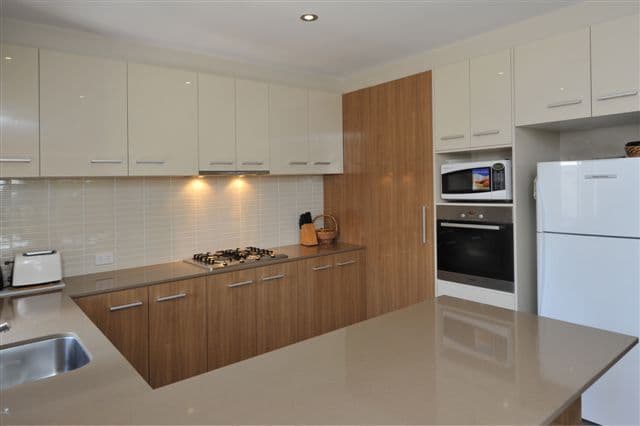 Unit 4, 223 Mackenzie Street, CENTENARY HEIGHTS QLD 4350, Centenary Heights - Thumbnail 2