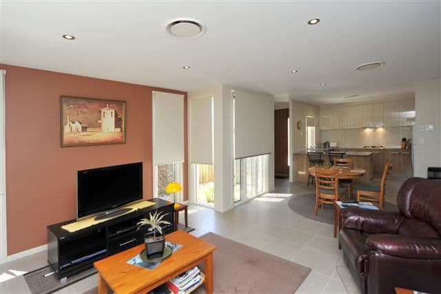 Unit 4, 223 Mackenzie Street, CENTENARY HEIGHTS QLD 4350, Centenary Heights - Thumbnail 4