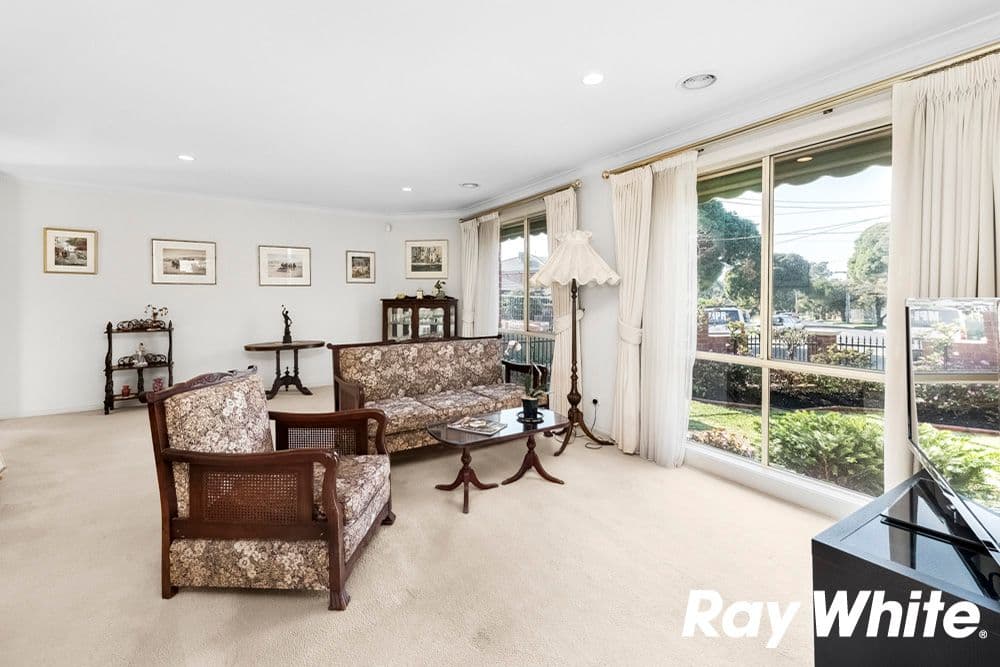 21 Fernhurst Drive, Glen Waverley VIC 3150, Glen Waverley - Thumbnail 2