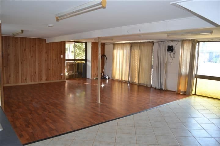 11 Campbell Street, CLINTON QLD 4680, Clinton - Thumbnail 3