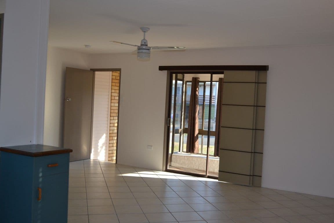 11 Campbell Street, CLINTON QLD 4680, Clinton - Thumbnail 5