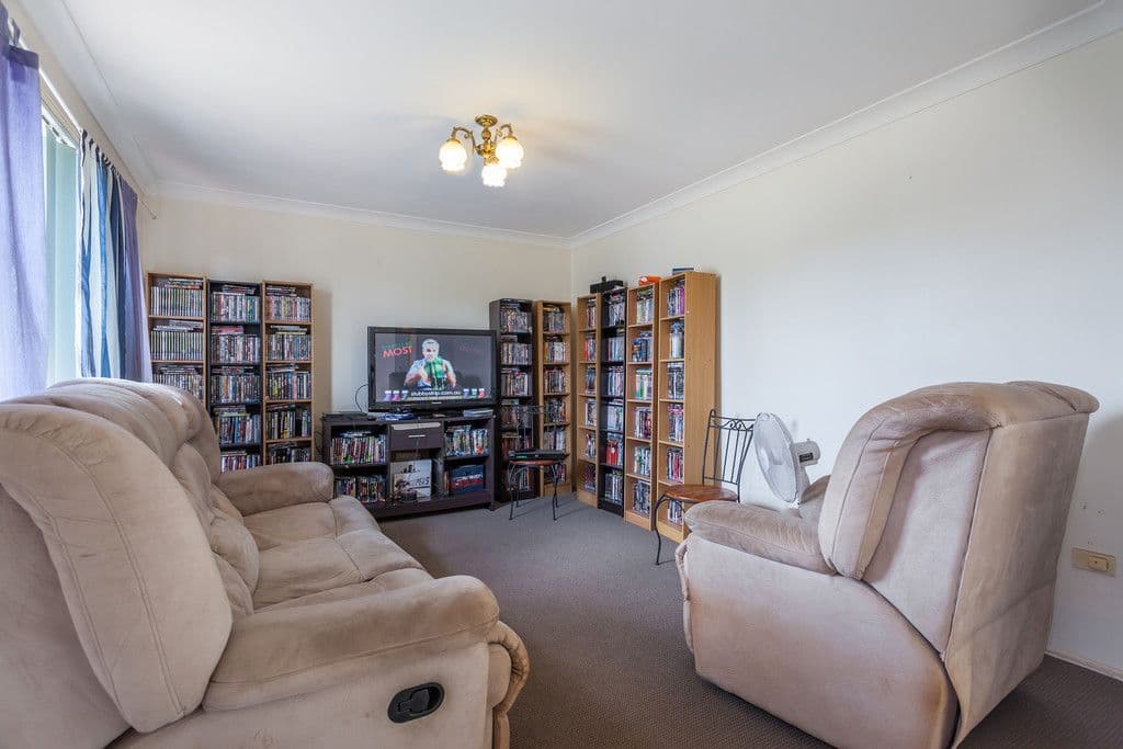 8 Oaklands Court, Glenvale QLD 4350, Glenvale - Thumbnail 2