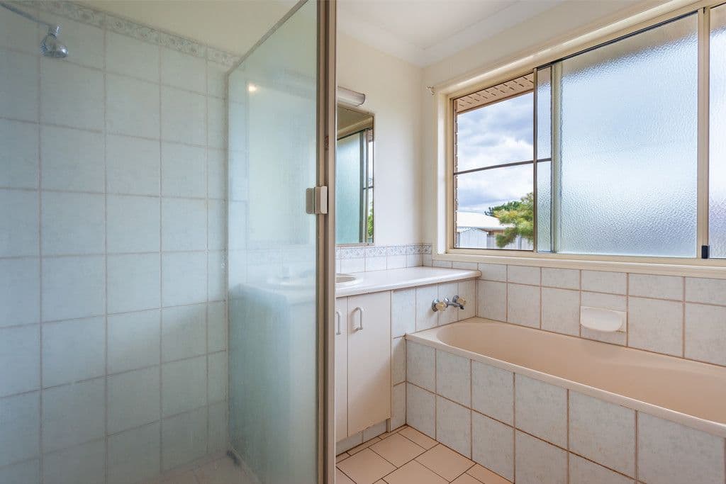 8 Oaklands Court, Glenvale QLD 4350, Glenvale - Thumbnail 7