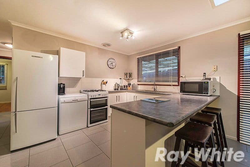 15 Macquarie Court, Cranbourne North VIC 3977, Cranbourne North - Thumbnail 3