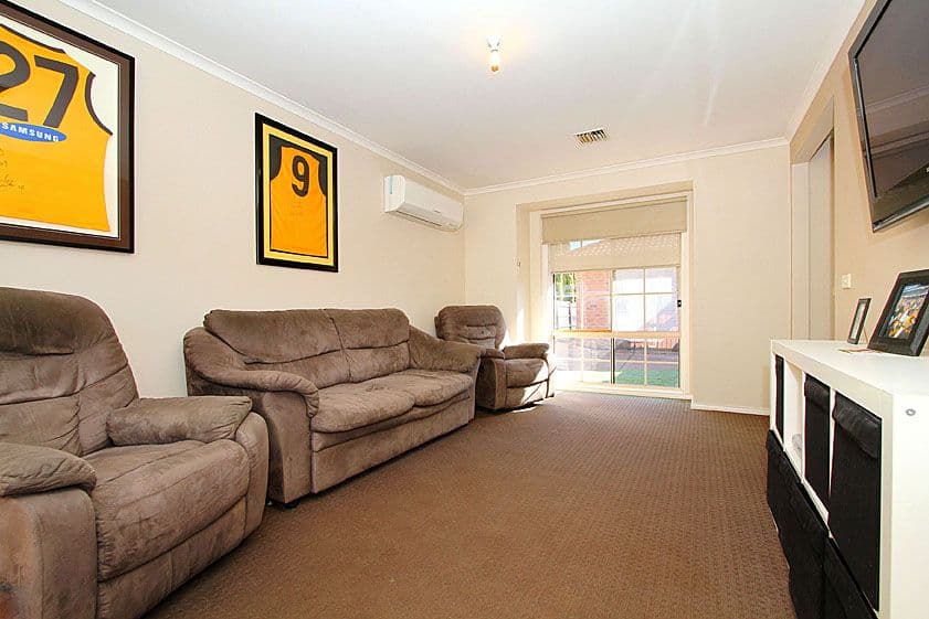 30 Bradley Drive, MILL PARK VIC 3082, Mill Park - Thumbnail 4