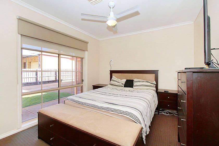 30 Bradley Drive, MILL PARK VIC 3082, Mill Park - Thumbnail 6
