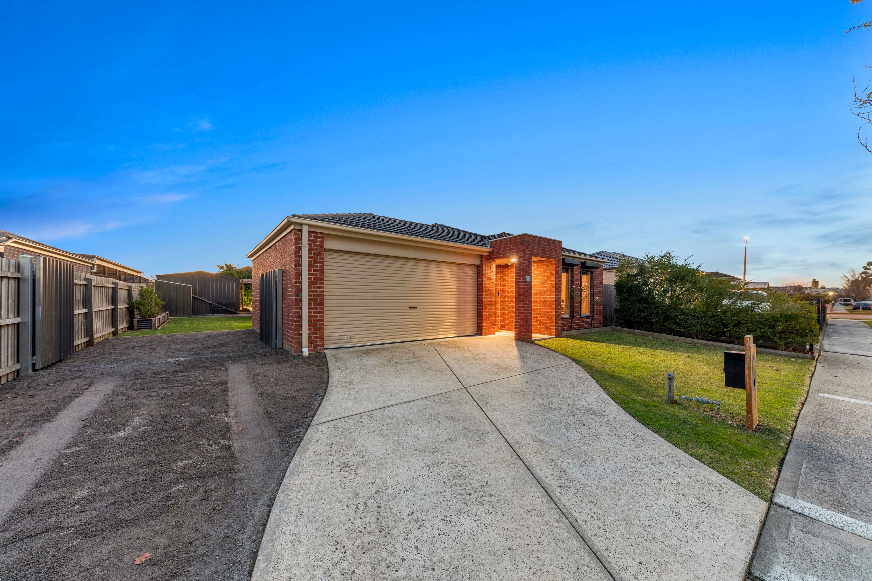 36 Webster Way, Pakenham VIC 3810, Pakenham - Thumbnail 2