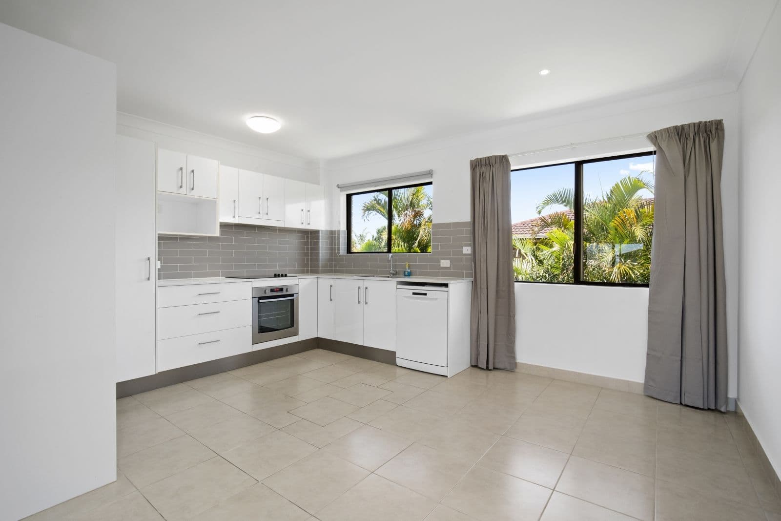 6 Twelfth Avenue, Palm Beach QLD 4221, Palm Beach - Thumbnail 6
