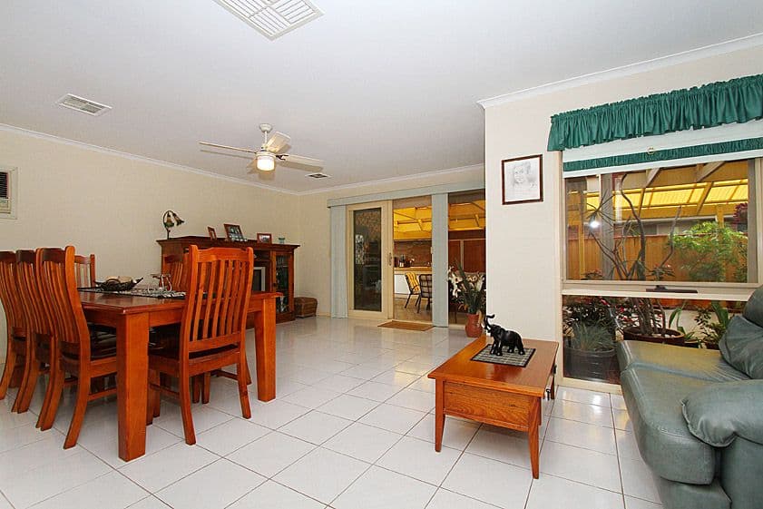 54 Grenda Drive, MILL PARK VIC 3082, Mill Park - Thumbnail 3