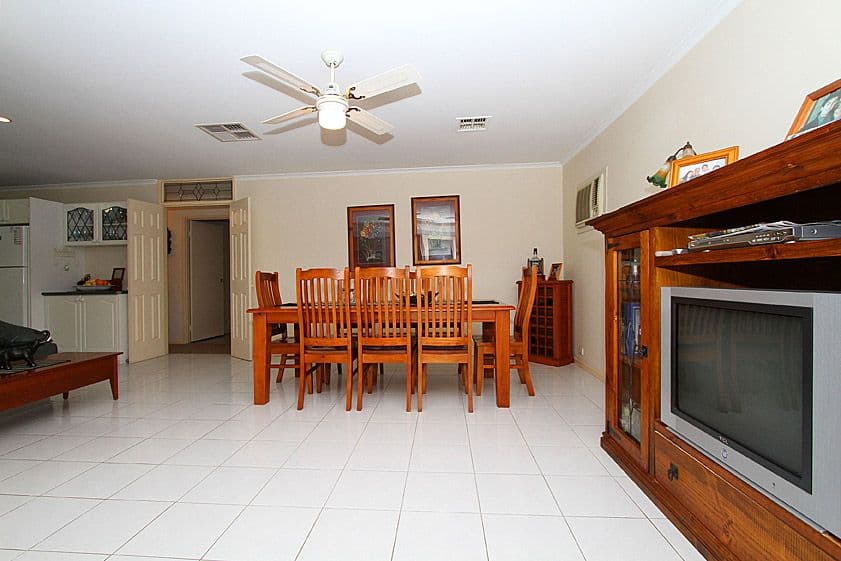 54 Grenda Drive, MILL PARK VIC 3082, Mill Park - Thumbnail 4