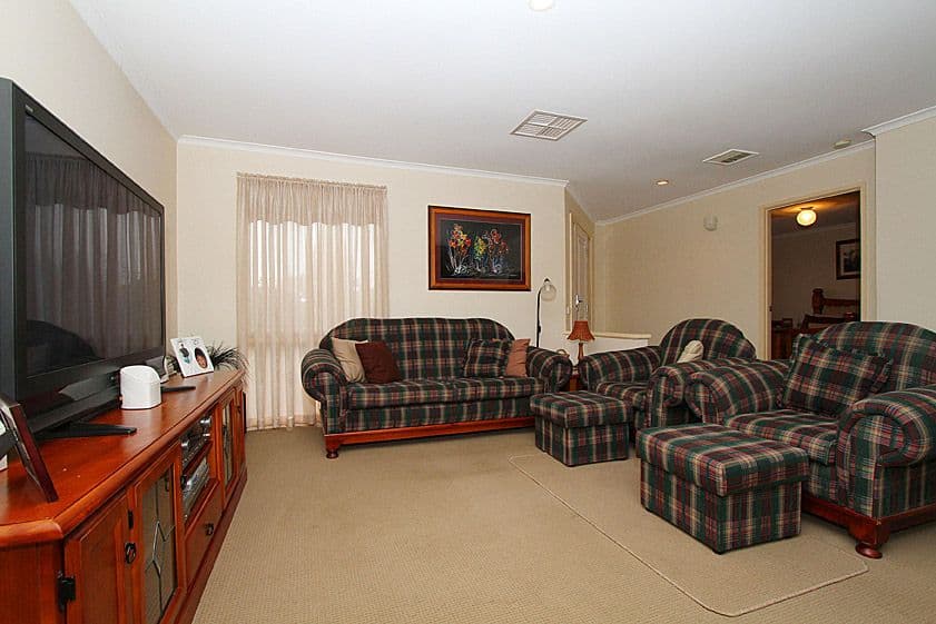 54 Grenda Drive, MILL PARK VIC 3082, Mill Park - Thumbnail 5