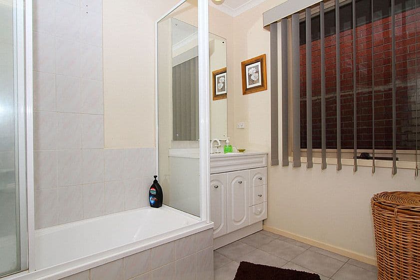 54 Grenda Drive, MILL PARK VIC 3082, Mill Park - Thumbnail 7