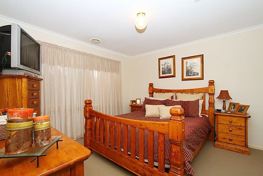 54 Grenda Drive, MILL PARK VIC 3082, Mill Park - Thumbnail 8