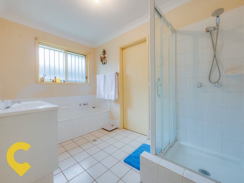 6 Buttercup Close, Meadowbrook - Thumbnail 4