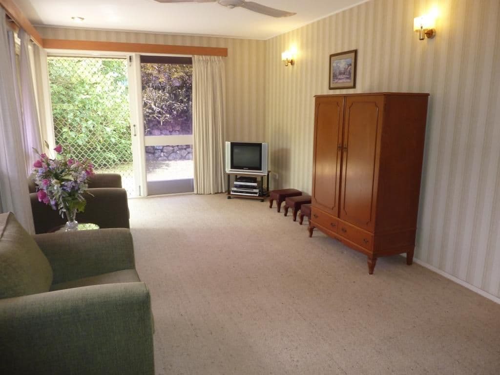 32 Struan Street, CHAPEL HILL QLD 4069, Chapel Hill - Thumbnail 2