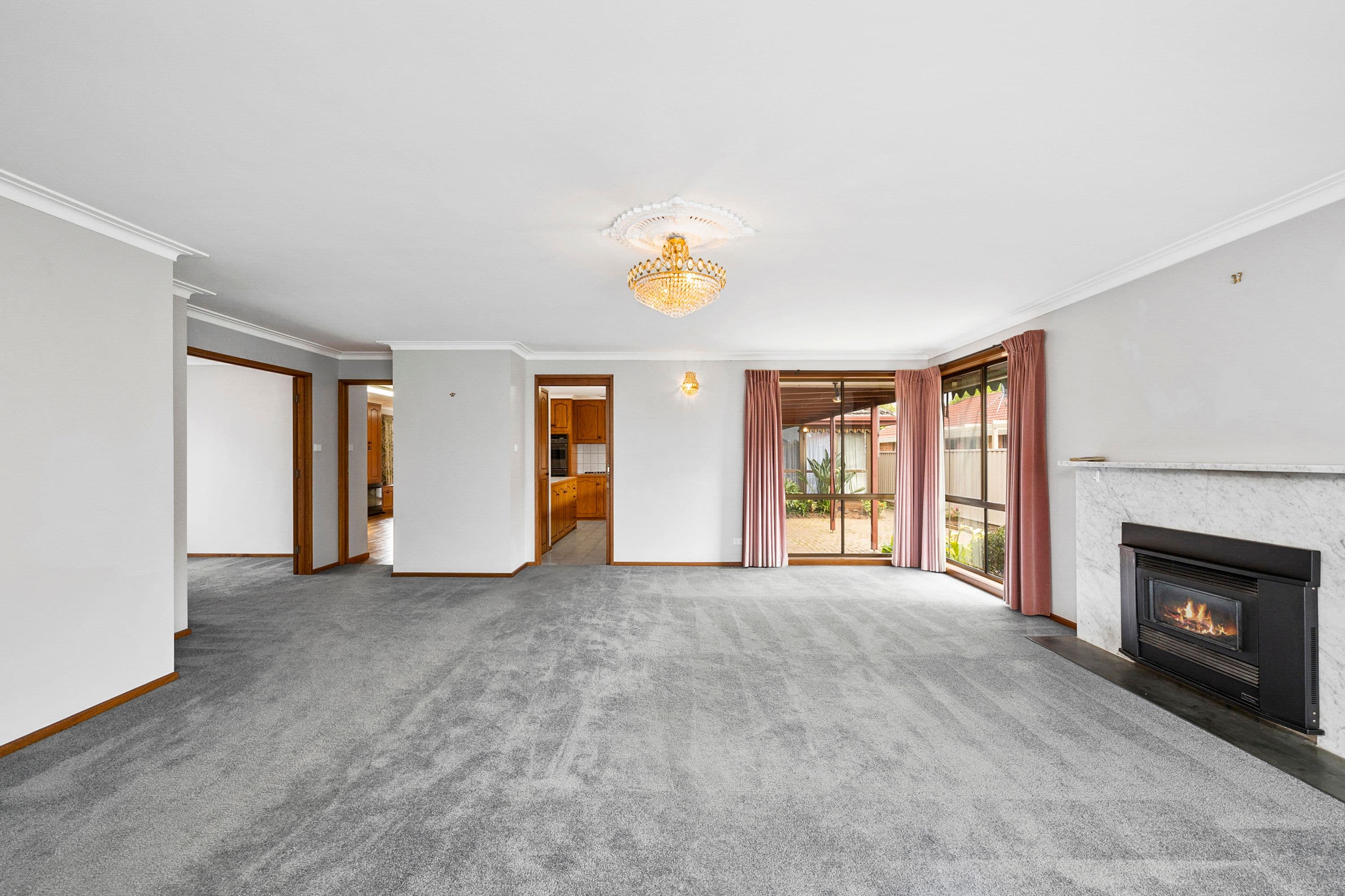 15 Shaw Avenue, Wendouree VIC 3355, Wendouree - Thumbnail 3