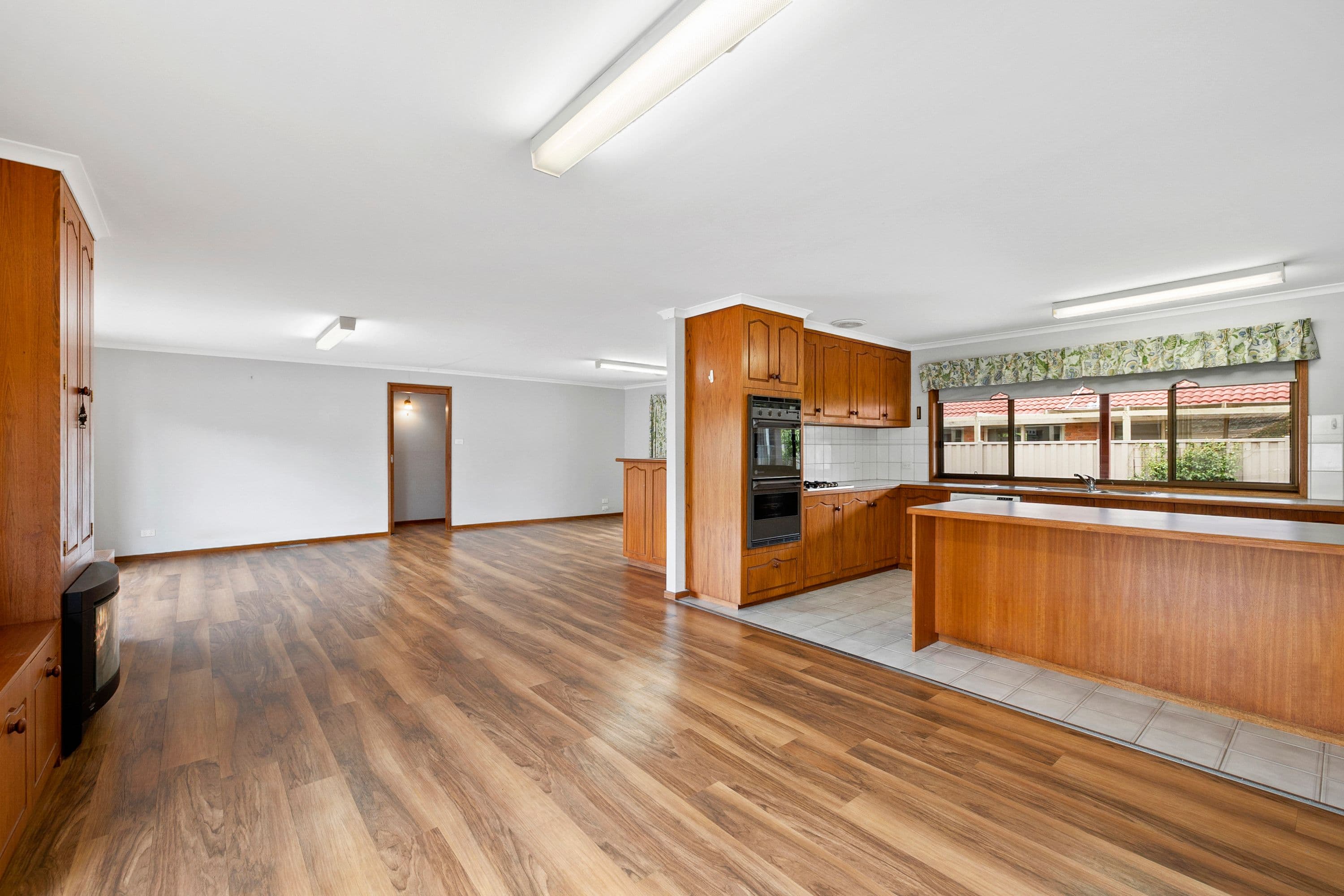 15 Shaw Avenue, Wendouree VIC 3355, Wendouree - Thumbnail 5
